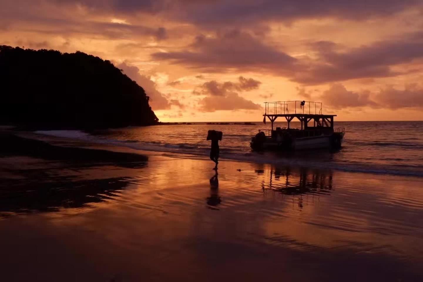 Dolphin Bay Island Resort Kota Belud Bagian luar foto