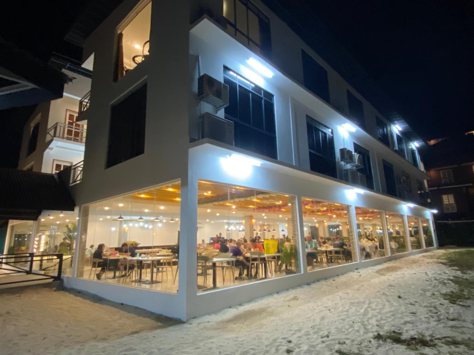 Dolphin Bay Island Resort Kota Belud Bagian luar foto