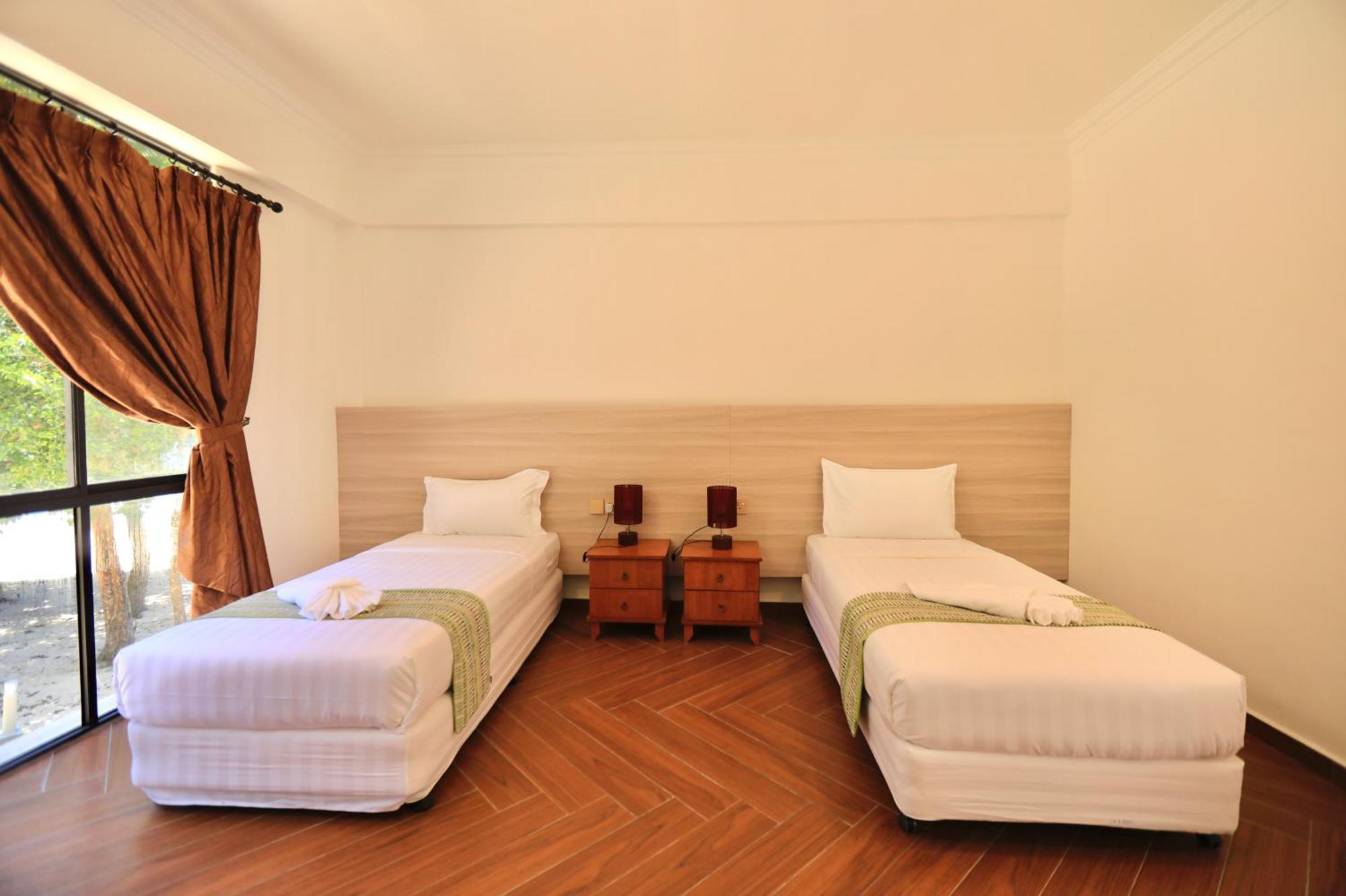 Dolphin Bay Island Resort Kota Belud Bagian luar foto